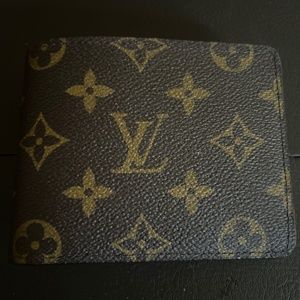 Men’s Louis Vuitton wallet